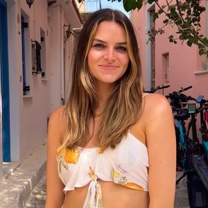 Meet your Posher, Lara
